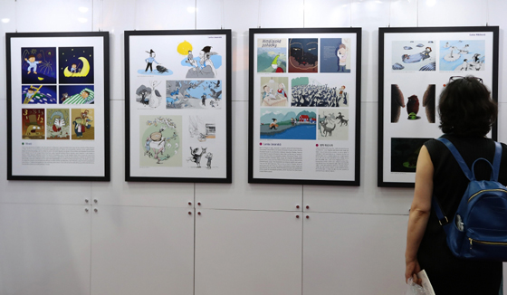 서울국제도서전은 작가와의 만남 행사와 문화 행사, 전문 세미나 등 오는 24일까지 열린다. 