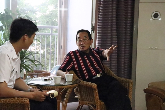참전용사 진용하(85)씨는 옛날의 일들을 생생히 기억하고 있었다.