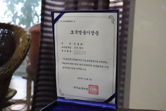 공군 군악대의 아버지 중 한 명이자 한국전쟁의 영웅이기도 한 그였다.
