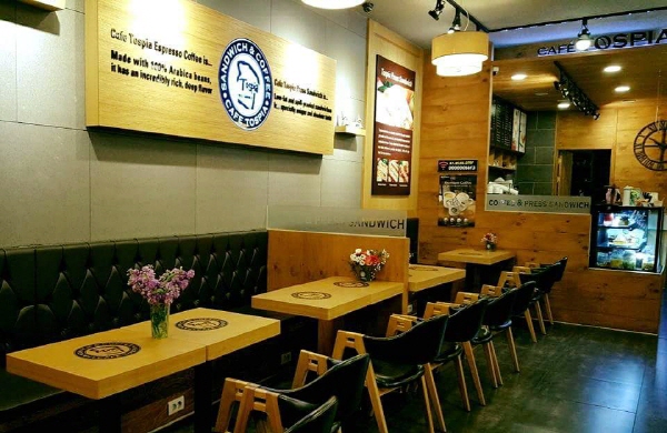 지난 해 여름, 작은 카페를 운영하게 됐다. 