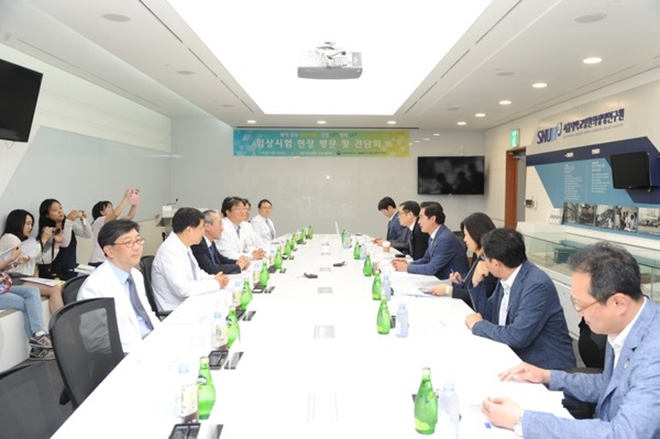 간담회는 담당부처인 식약처와 실무 담당기관인 의료기관이 만나 관련 문제를 논의하는 뜻깊은 자리다. (사진출처=식약처 대변인실)