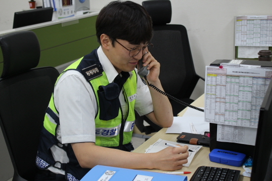 정원군 수사관의 모습.
