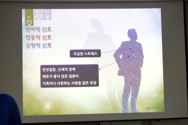 세 번째 보기의 신호인 상황적 신호.