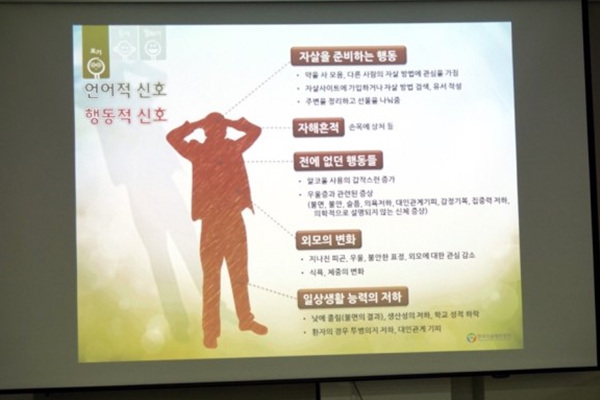 두 번째 보기의 신호인 행동의 신호.
