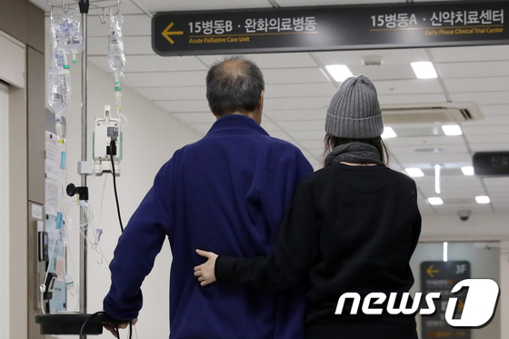 가족의 동의를 통한 완회의료 결정률이 높아져 가고 있는 추세이다. 출처 : 뉴스원
