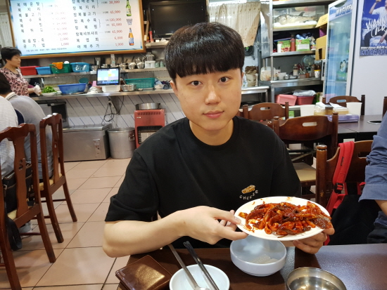위에서 소개한 복집에서 한 컷.