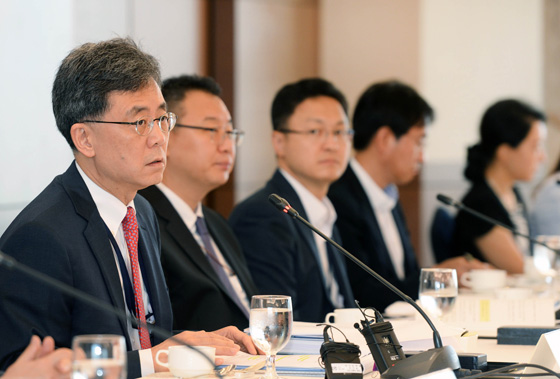 16일 서울 소공동 롯데호텔에서 열린 제11차 통상교섭민간자문위원회에서 김현종 통상교섭본부장이 인사말을 하고 있다. (사진 = 산업통상자원부)