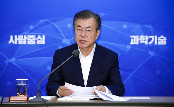 문재인 대통령이 26일 오후 청와대에서 열린 제1회 국가과학기술자문회의 전원회의에서 인사말을 하고 있다. (사진=저작권자(c) 연합뉴스, 무단 전재-재배포 금지)