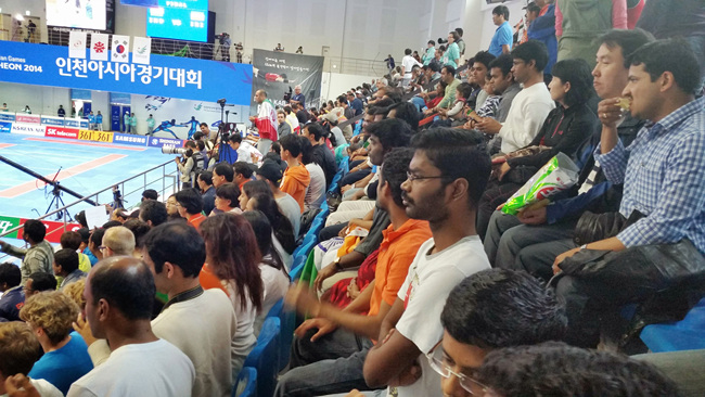 인천아시안게임 당시 카바디결승전에서 관중석을 꽉 메우고 응원을 펼치고 있는 인도사람들