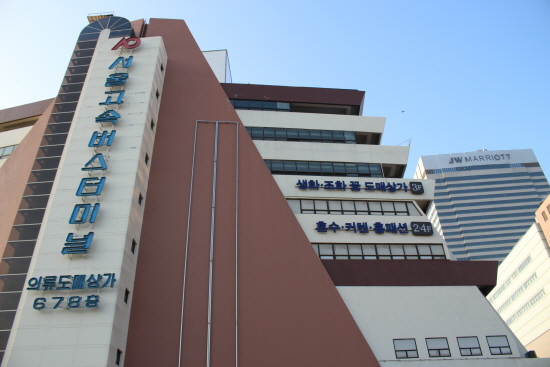 서울고속버스터미널 모습. 시범운영되는 구간은 모두 서울발 광주, 부산, 강릉입니다.