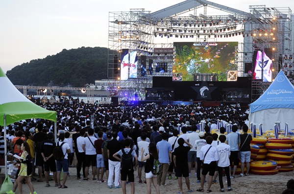 지난 2014년 해운대 해수욕장에서 열린 리그 오브 레전드 경기 모습.(출처=뉴스1)