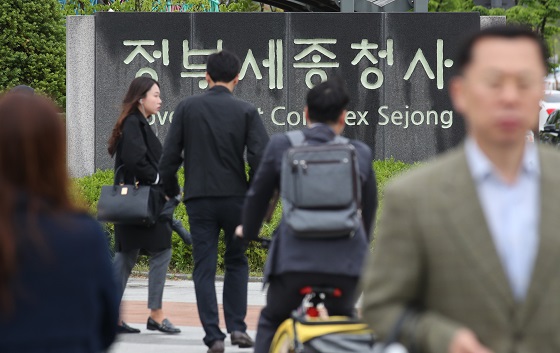 내년에 공무원이 3만 6000명 충원된다. 국가직 공무원은 2만 1000명, 지방직 공무원은 1만 5000명 등이다.