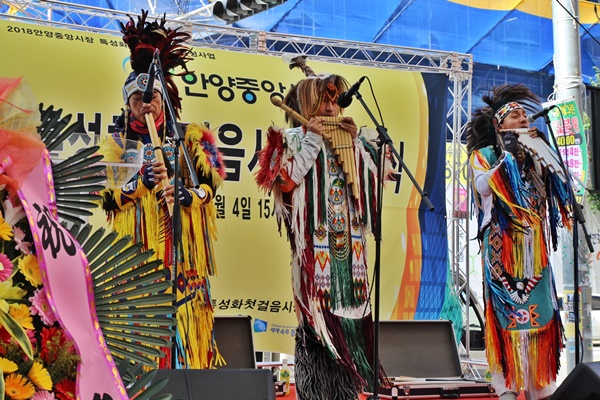 다문화 뮤지션의 공연으로 볼거리가 풍성한 전통시장