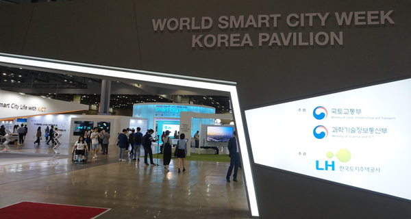진정한 스마트시티를 꿈꾸는 많은 국내외 도시들이 참여한 WSCW 2018 전시장
