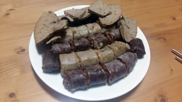 찰순대와 아바이 순대. 아바이 순대는 함경도 특유의 음식입니다.