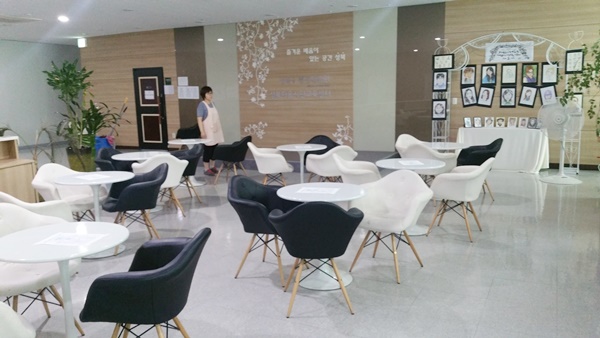 평생학습관에서 취미생활을 배우는 주민들이 쉴 수 있도록 마련한 휴식공간