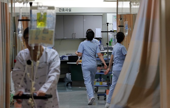 3대 비급여 중 하나인 선택진료비가 폐지되고 상급병실료 부담이 줄어드는 등 지난 수십년간 해결하지 못한 숙제가 풀어가고 있다..(사진=저작권자(c) 연합뉴스, 무단 전재-재배포 금지)