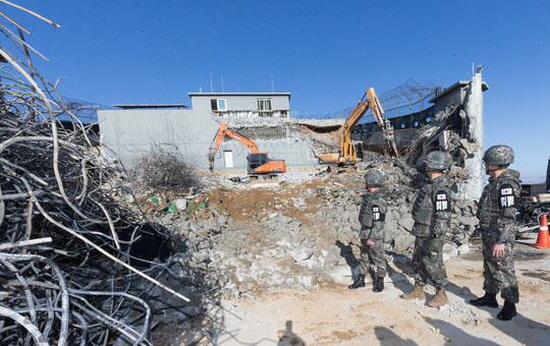 지난 11일부터 철거중인 GP(출처=뉴스1)
