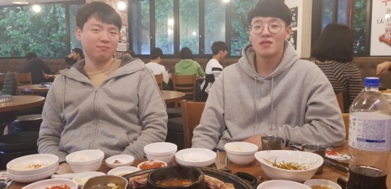 각각 GOP, GP에서 근무했던 필자의 친구들.