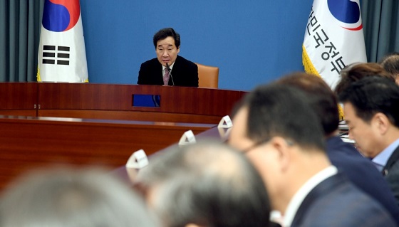 이낙연 국무총리가 15일 세종로 정부서울청사에서 열린 제57회 국정현안점검조정회의를 주재하고 있다.