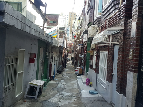 골목이 많은 동네는 경찰이 지리를 익히는데도 많은 시간이 소요된다.
