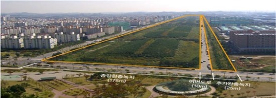 시화단지 주변 산업단지 완충숲. 산림청 국립산림과학원 분석에 따르면 미세먼지 차단숲 조성으로 미세먼지 12%, 초미세먼지 17%가 낮아졌다.(출처=산림청)