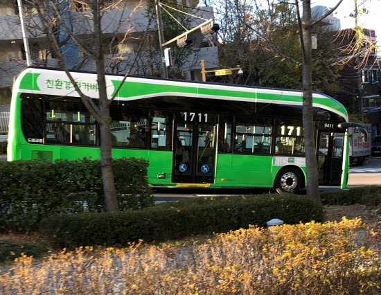 전기버스 1711번 버스 모습.