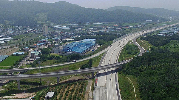 경부고속도로 언양∼영천 간 확장개통 ‘영천 분기점’(제공=경북도)