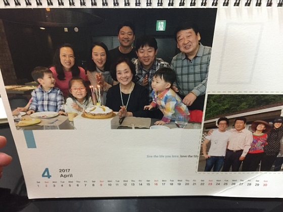 이근록씨 가족의 일년 치 추억을 담아 만든 가족 달력.