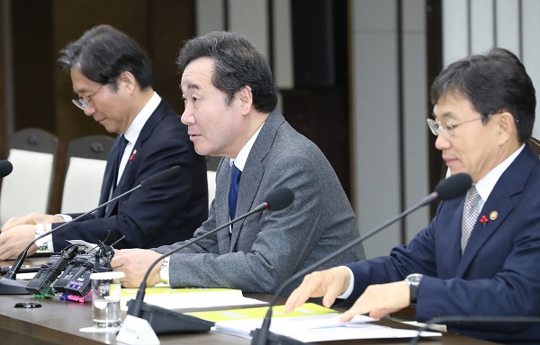 27일 오전 정부세종청사에서 열린 국정현안점검조정회의에서 이낙연 총리가 발언하고 있다.(사진=저작권자(c) 연합뉴스, 무단 전재-재배포 금지)