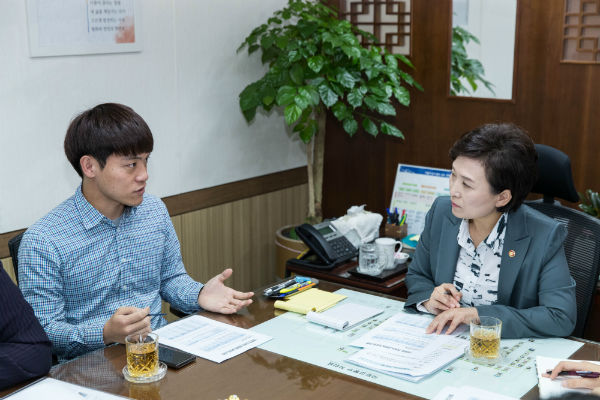 청년층 주거 고민을 함꼐 풀고 있는 김현미 국토교통부 장관