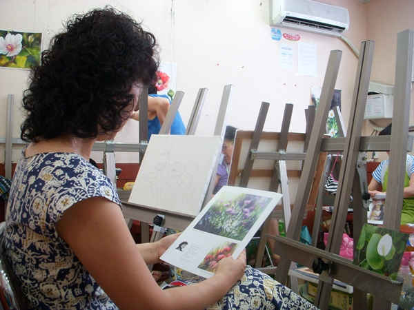 지난해 여름부터 아내는 주민문화센터 수채화반에 등록해 미술을 배우고 있다.