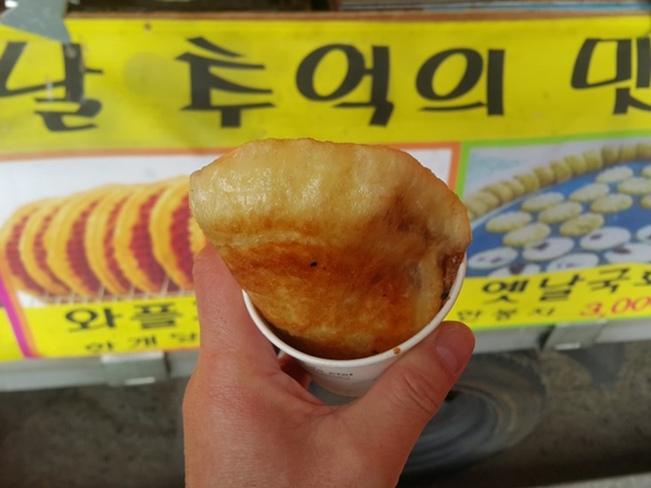 전통시장에 가면 호떡 등 추억의 맛을 볼 수 있고 푸근한 정과 인심이 있다.