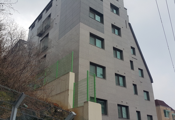 정부가 기숙사형 청년주택 사업을 추진해서 서울시 구로구 개봉동에 2월말에 145명의 대학생들이 입주한다.