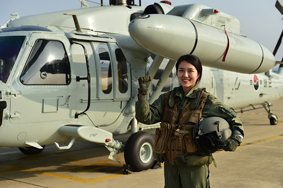 한아름 대위는 3월 8일 세계 여성의 날에 UH-60 정조종사로 정식 임명될 예정이다. (사진=해군본부 정훈공보실 제공)