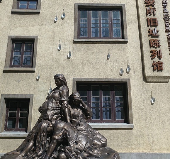 리지샹 위안소 앞에 설치한 박영심 할머니 동상. (사진=저자 제공, 무단 전재-재배포 금지)