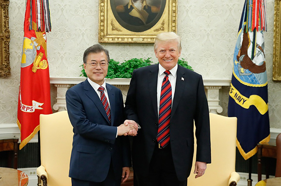사진은 2018년 5월 22일 백악관에서 열린 정상회담에서 만난 한·미 정상. (사진=청와대)