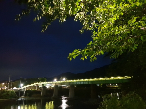 폐철교가 인도교로 탈 바꿈 돼 주민들이 운동을 하거나 산책하는 등 지역의 명물로 거듭났다