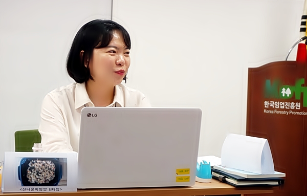 유리선임은 간단한 인터뷰에 응해주었다.