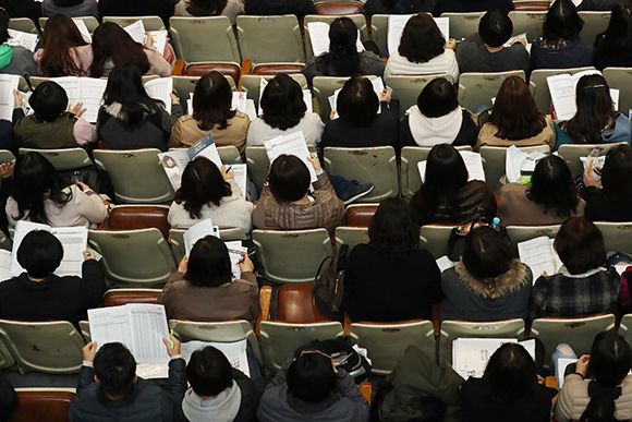 지난 3월 9일 오후 서울 강남구 진선여고에서 열린 한 입시전문업체의 ‘입시전략 설명회’. (사진=저작권자(c) 연합뉴스, 무단 전재-재배포 금지)