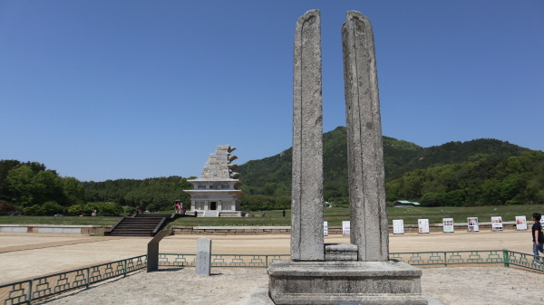 이토록 기품있는 자태를 뽐내는 당간지주를 처음 봤다.