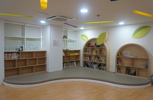 서울 강서구 거점형 공공직장어린이집은 서울도시가스 직장어린이집 건물을 리모델링해 2018년 12월 개원했다. 보육시설이 좋아서 어린이를 둔 인근 학부모들에게 인기가 많다.