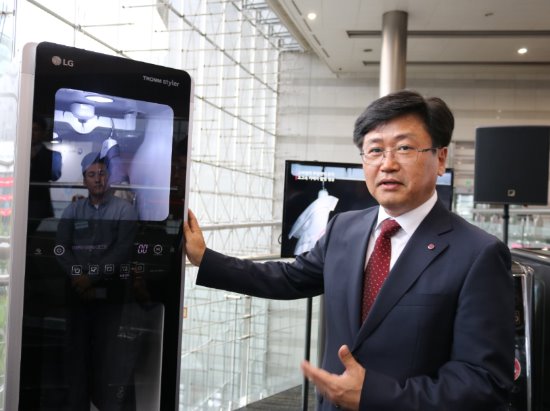 김동원 연구위원이 트윈워시의 새로운 발명기술에 대해 설명하고 있다.