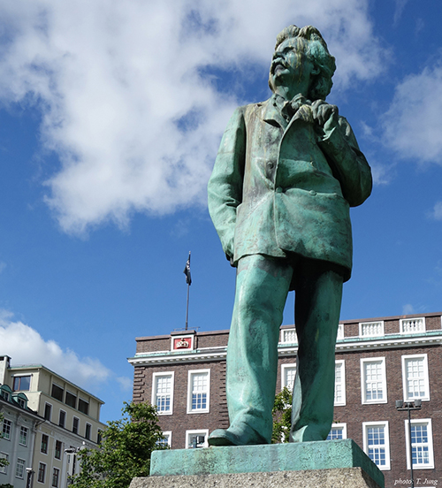 베르겐 시내에 세워진 노르웨이를 대표하는 음악가 그리그의 동상. 