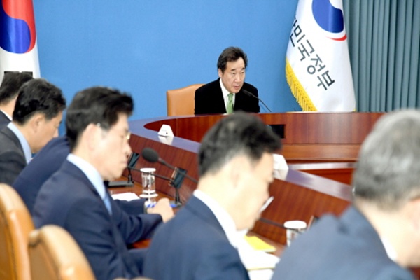지난 23일 세종로 정부서울청사에서 열린 국정현안점검조정회의에서 이낙연 총리는
