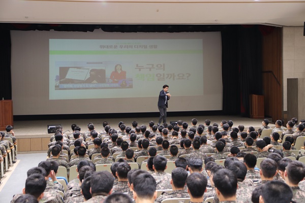 국방부와 정보통신위원회는 올해 100여 회의 군장병 대상 인터넷 윤리교육을 실시할 예정이며, 내년부터 더욱 확대할 계획이다.