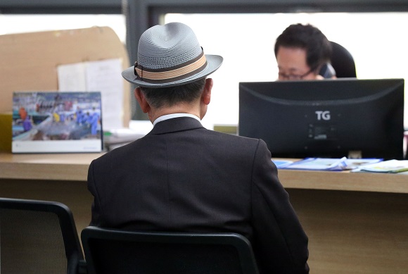 오는 10월부터 65세 이상 고령자가 본인 희망시 가족등에게 보험, 금융투자 상품 가입 정보를 알리는 지정인 알림서비스가 실시된다. (저작권자(c) 연합뉴스, 무단 전재-재배포 금지)