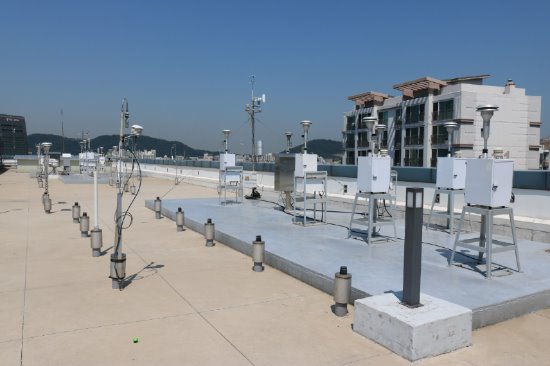 옥외에 설치된 국가기준측정시스템 모습
