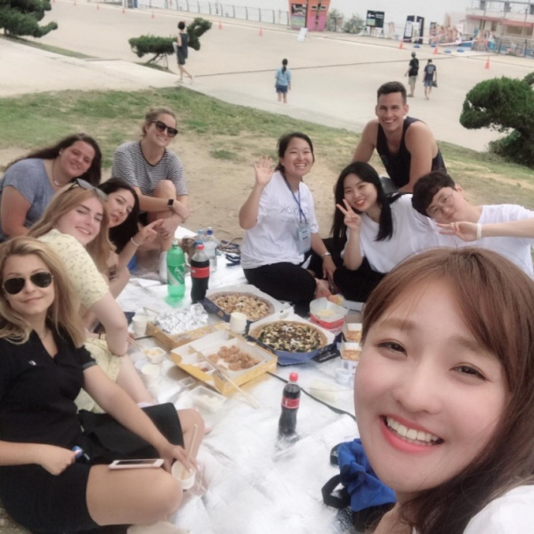 한강에서 치맥도 즐겼구요