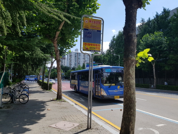 대중교통 중 하나인 버스.